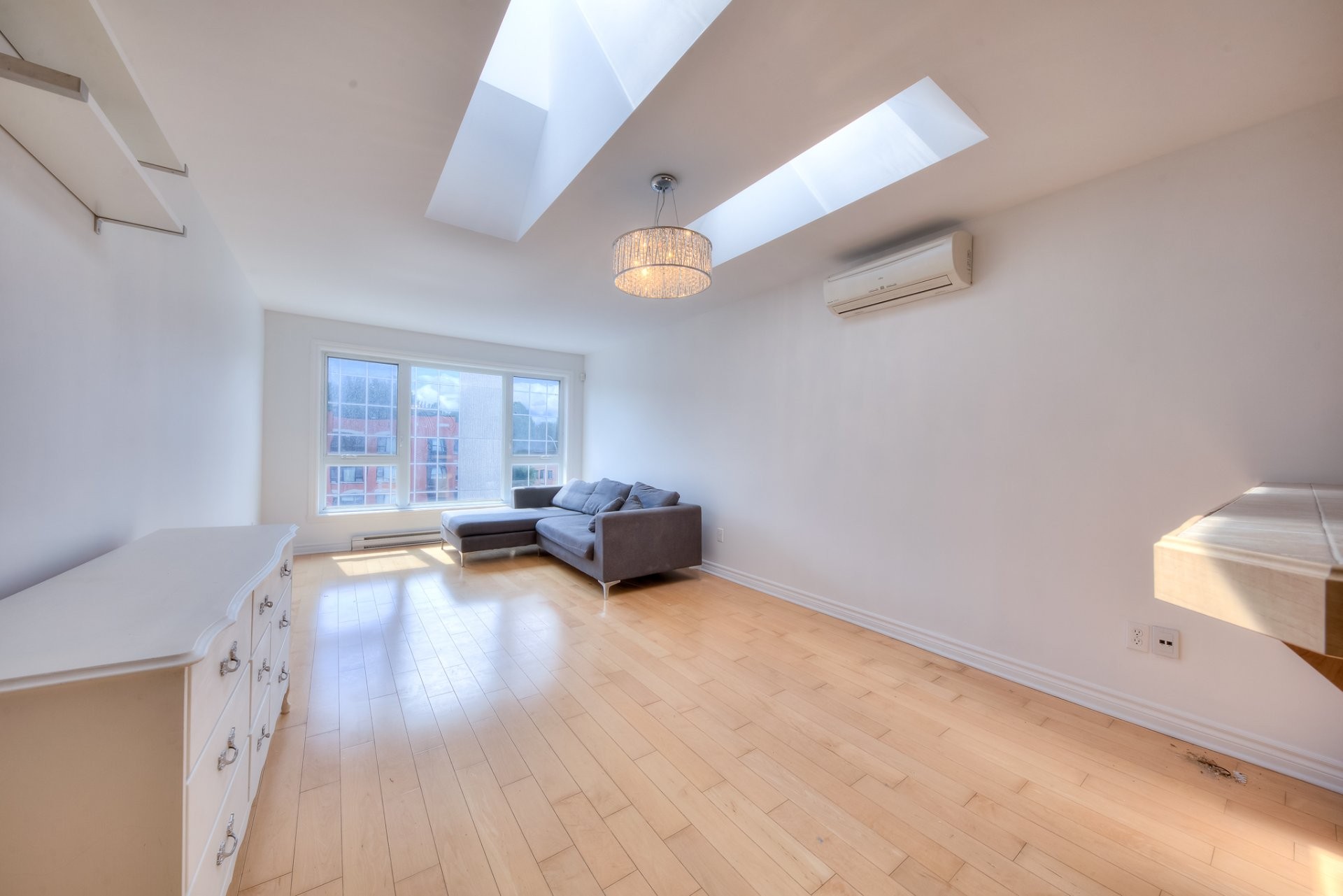 Living Room - 7-10135 Rue Lajeunesse, Montréal (Ahuntsic-Cartierville), QC - Indoor Photo Showing Other Room