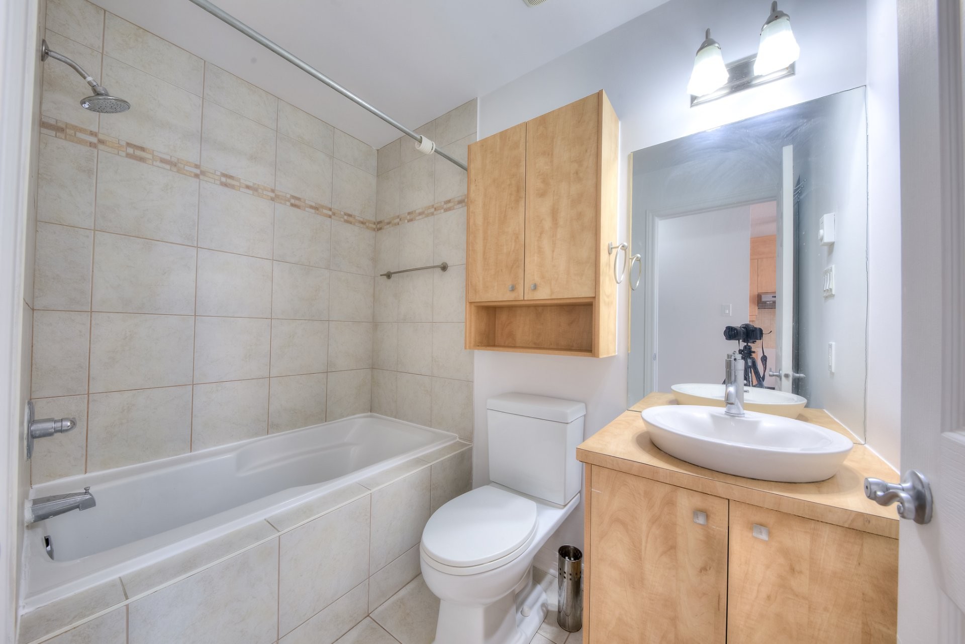 Bathroom - 7-10135 Rue Lajeunesse, Montréal (Ahuntsic-Cartierville), QC - Indoor Photo Showing Bathroom