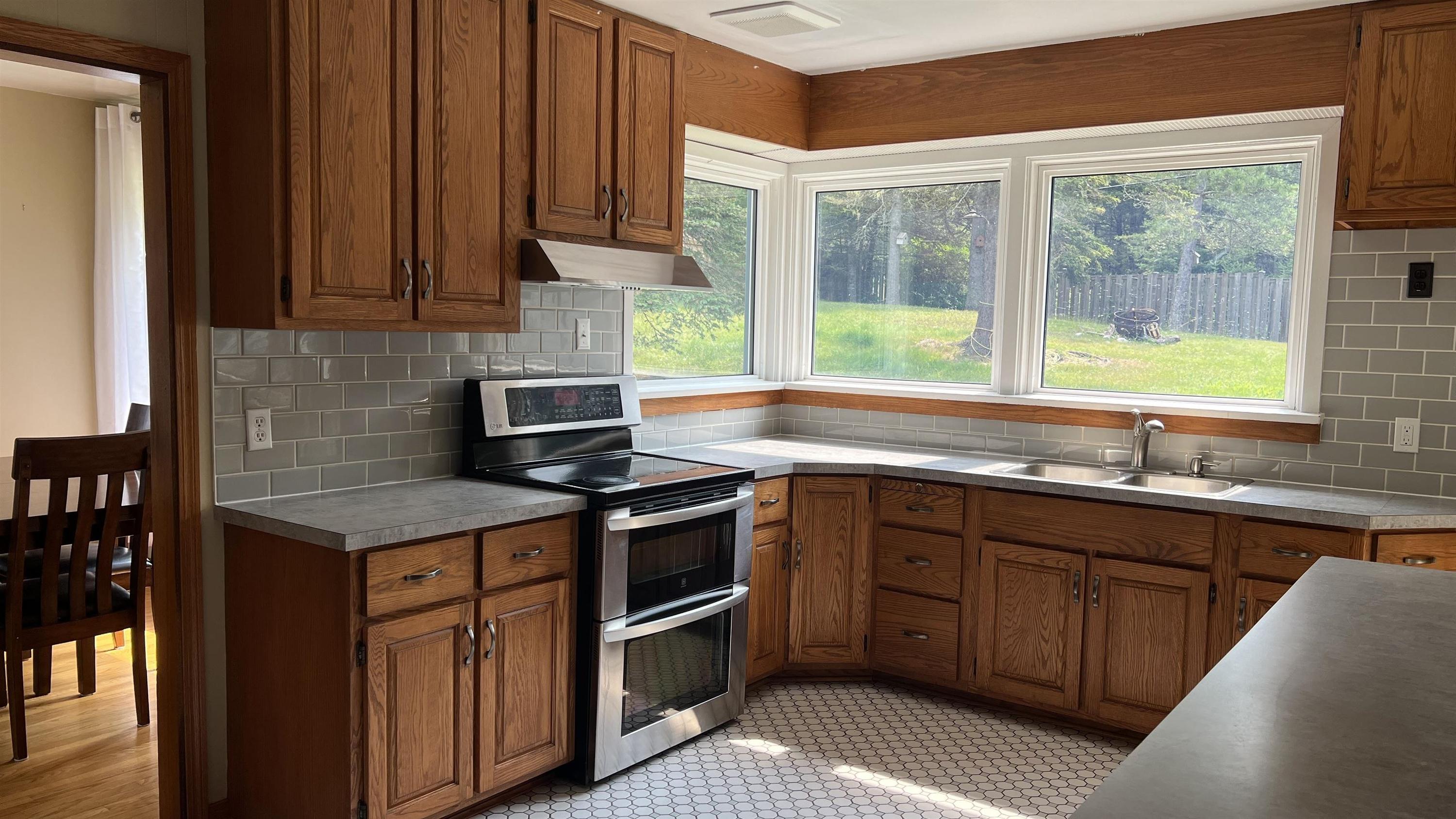 15 Sund Crescent, Marathon, ON - Indoor Photo Showing Kitchen With Double Sink