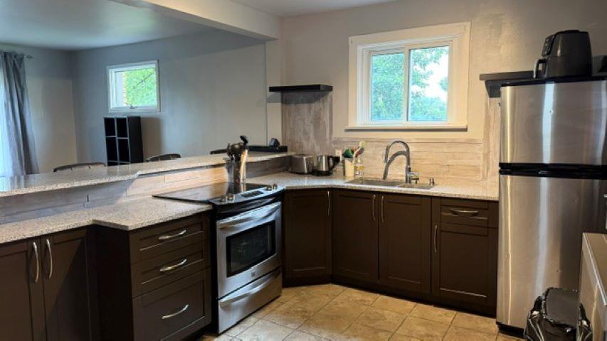 700 W Francis St West, Thunder Bay, ON - Indoor Photo Showing Kitchen