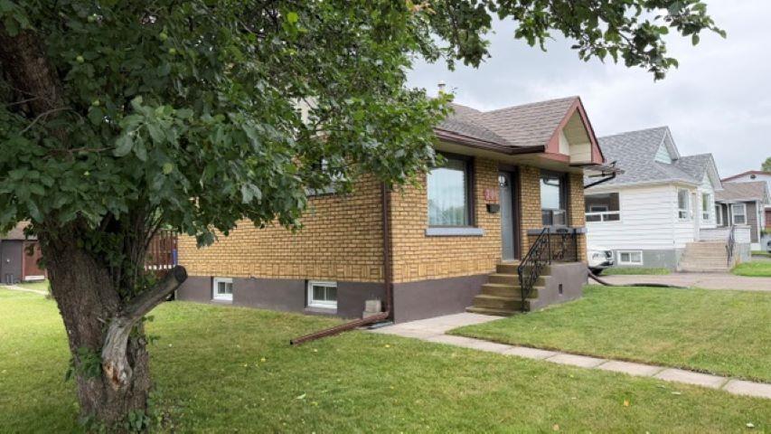 700 W Francis St West, Thunder Bay, ON - Outdoor