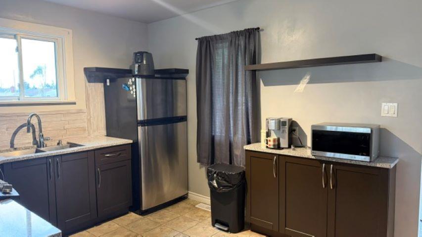 700 W Francis St West, Thunder Bay, ON - Indoor Photo Showing Kitchen