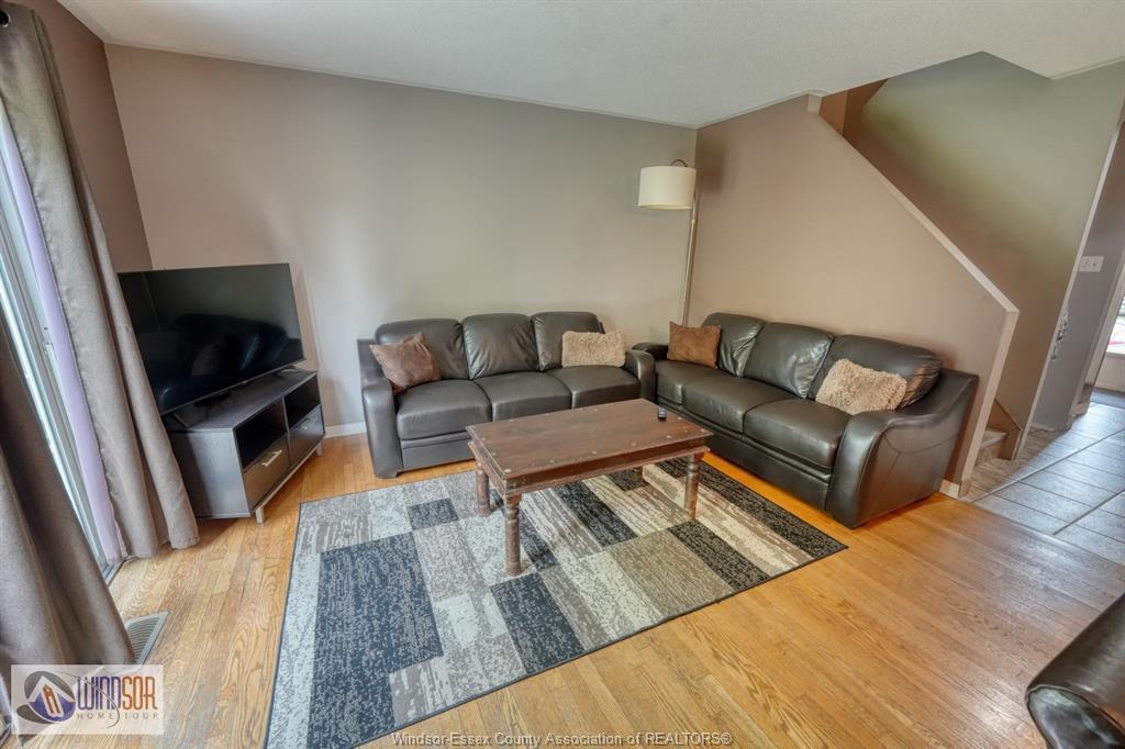 1277 Cardinal Crescent, Tecumseh, ON - Indoor Photo Showing Living Room