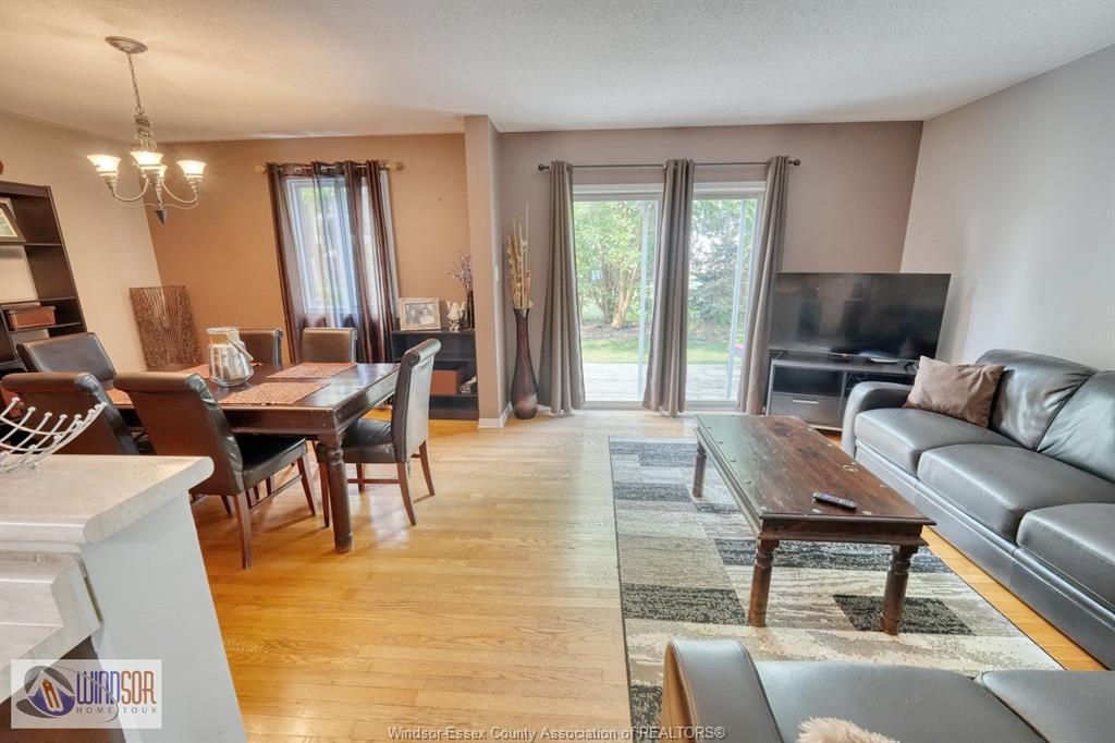 1277 Cardinal Crescent, Tecumseh, ON - Indoor Photo Showing Living Room