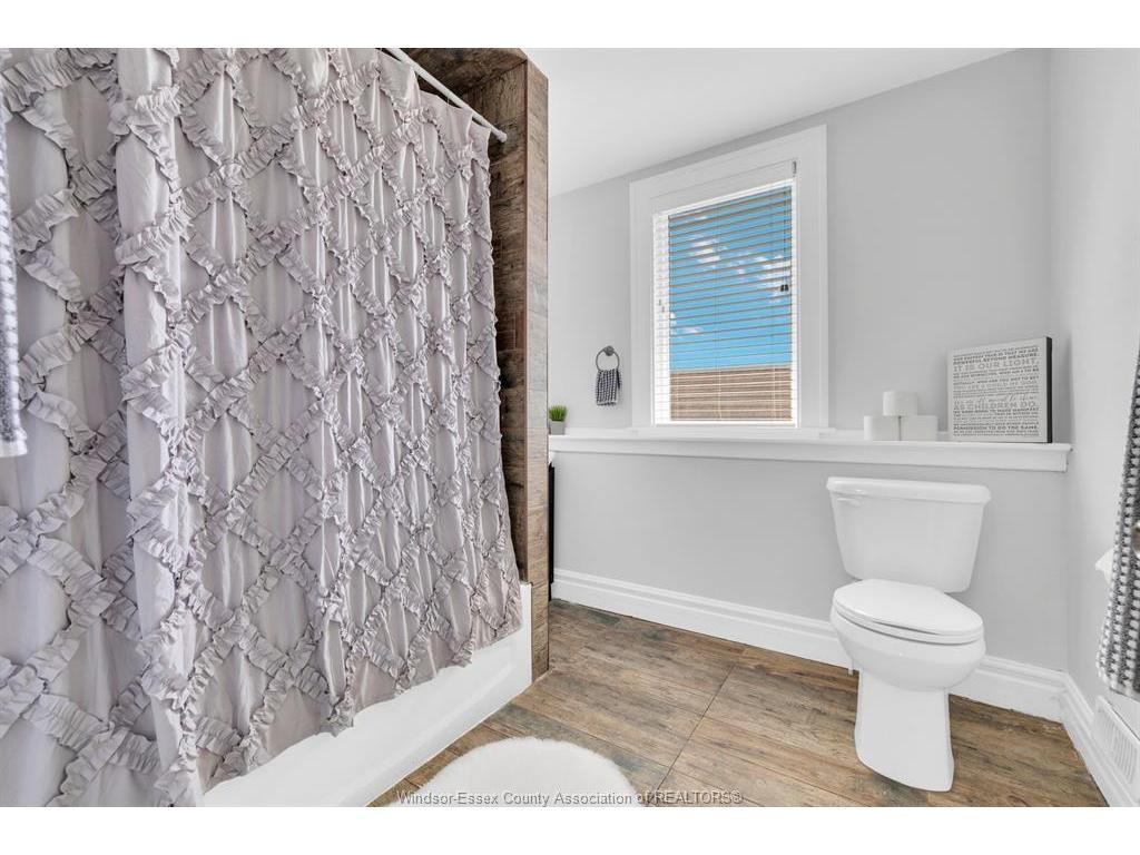 1341 Mckay, Windsor, ON