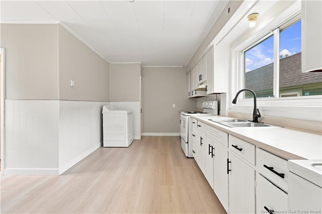 178 Westmorland St, Fredericton, NB - Indoor Photo Showing Kitchen With Double Sink