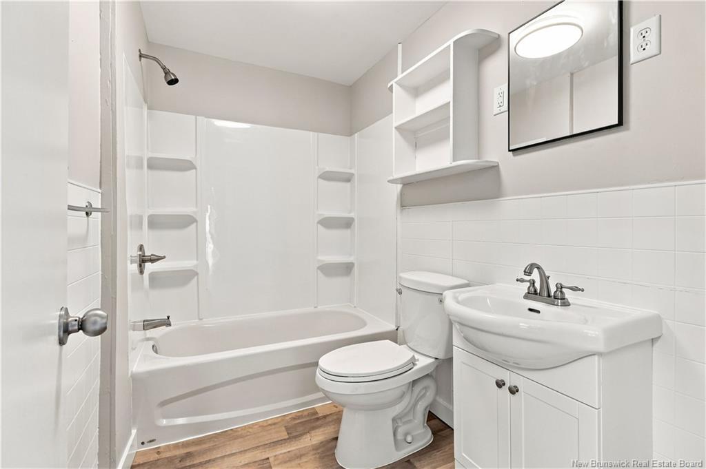 178 Westmorland St, Fredericton, NB - Indoor Photo Showing Bathroom