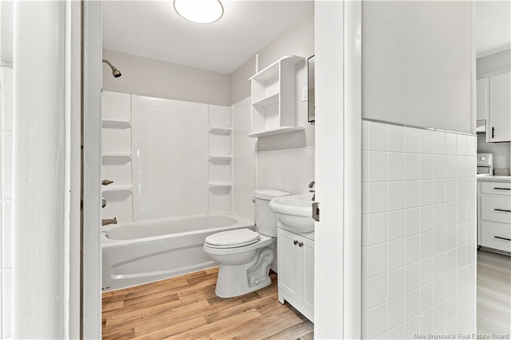 178 Westmorland St, Fredericton, NB - Indoor Photo Showing Bathroom