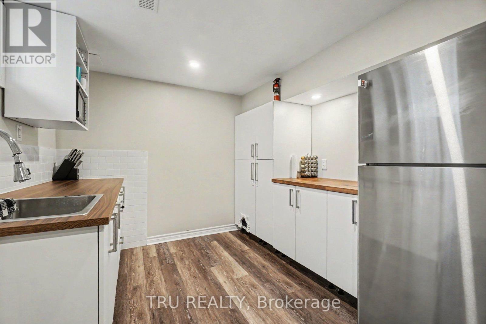 Kitchenette on lower level - 1275 Woodside Drive, Ottawa, ON - Indoor