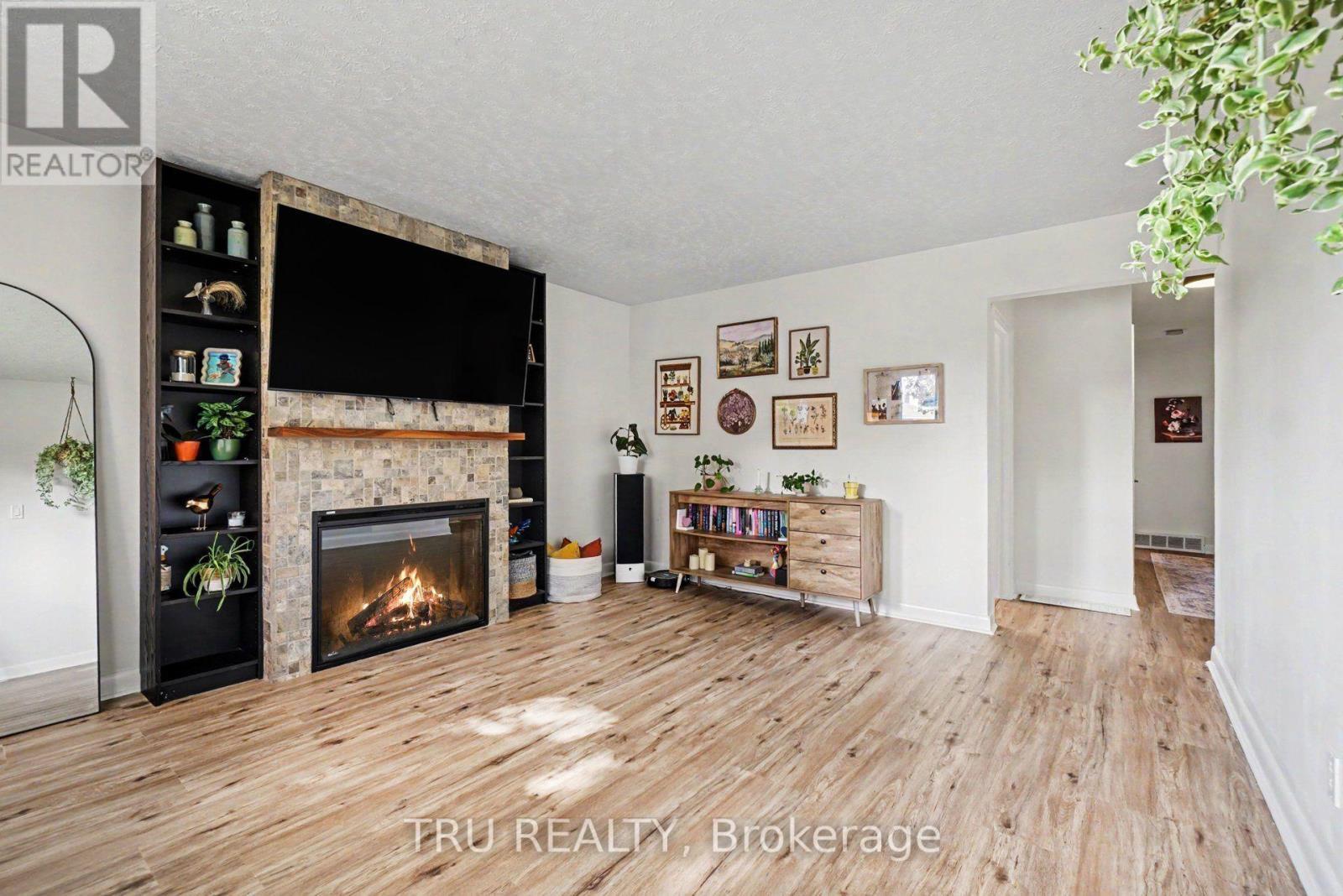 Living Room - 1275 Woodside Drive, Ottawa, ON - Indoor Photo Showing Living Room With Fireplace