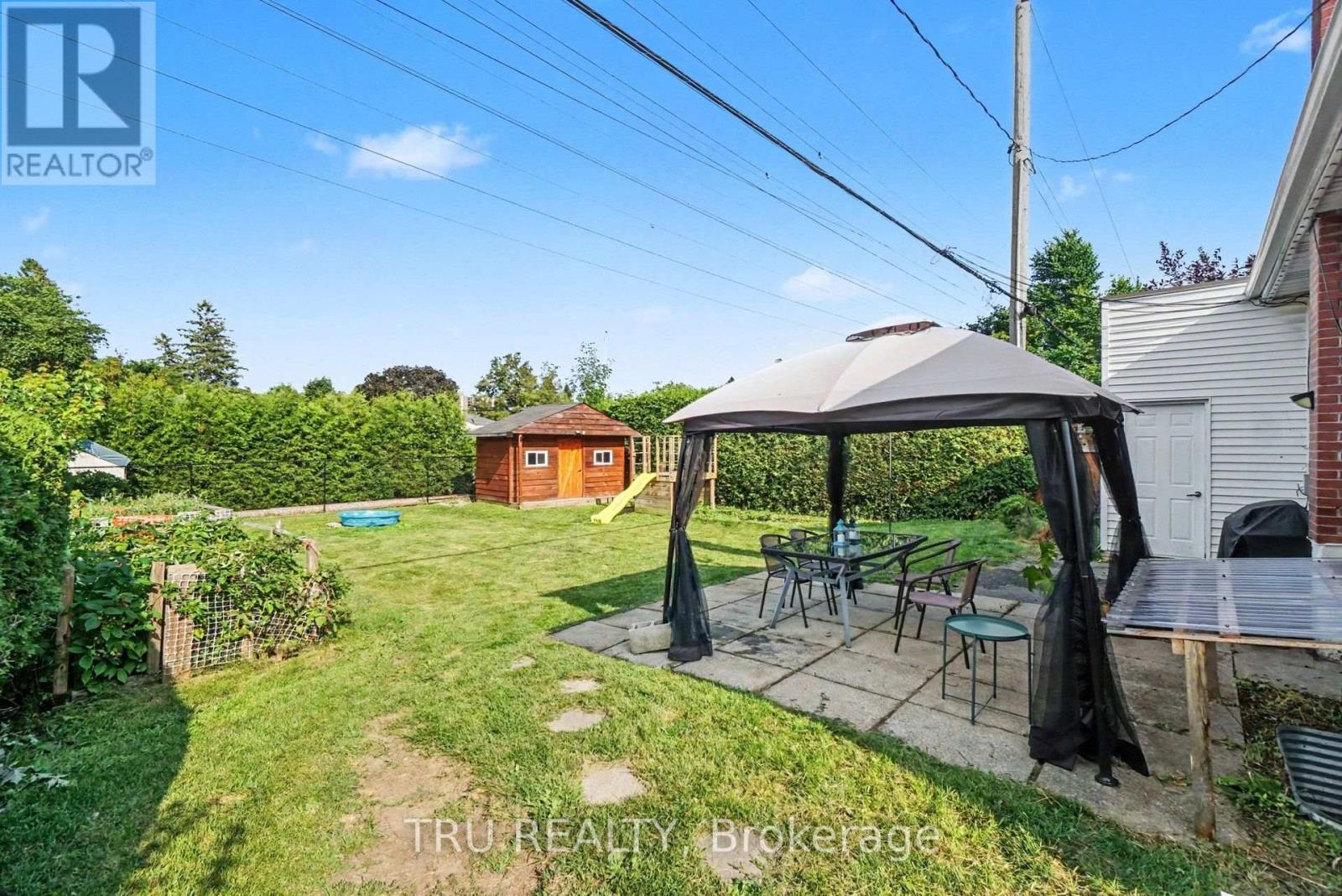 Rear Yard - huge 150 feet deep! - 1275 Woodside Drive, Ottawa, ON - Outdoor