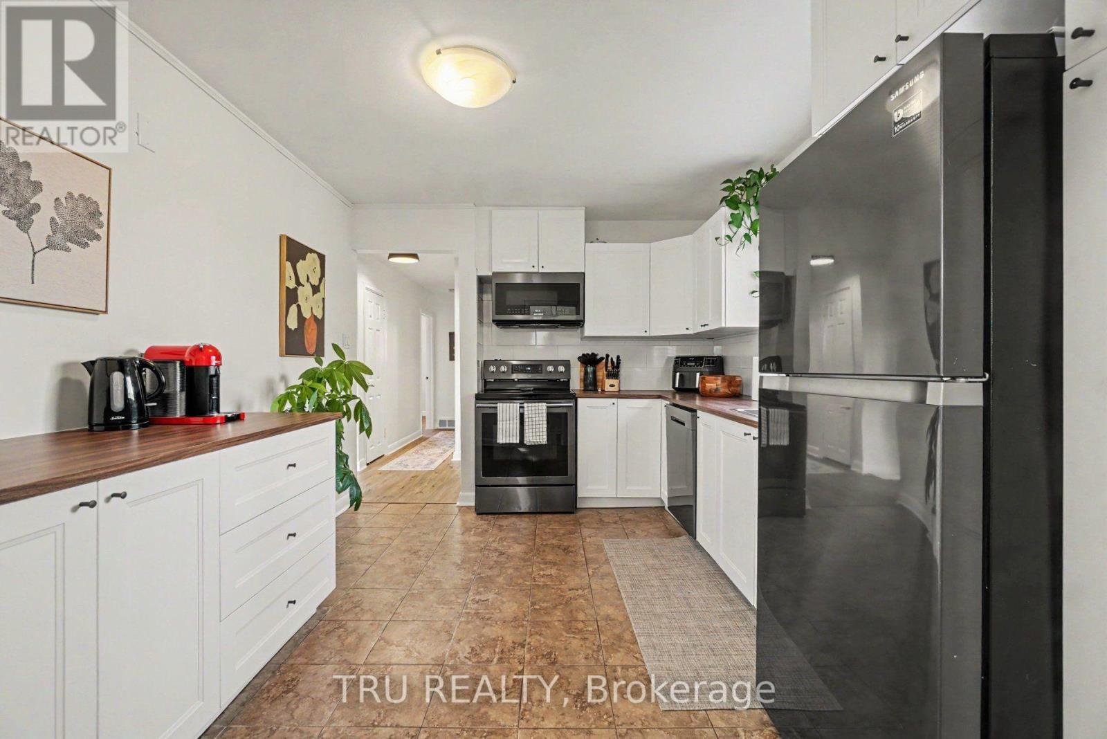 Kitchen - 1275 Woodside Drive, Ottawa, ON - Indoor Photo Showing Kitchen
