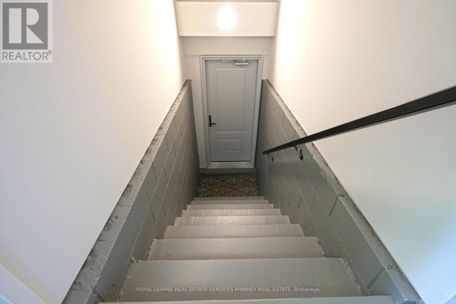 1413 Queen Victoria Avenue, Mississauga, ON - Indoor Photo Showing Other Room