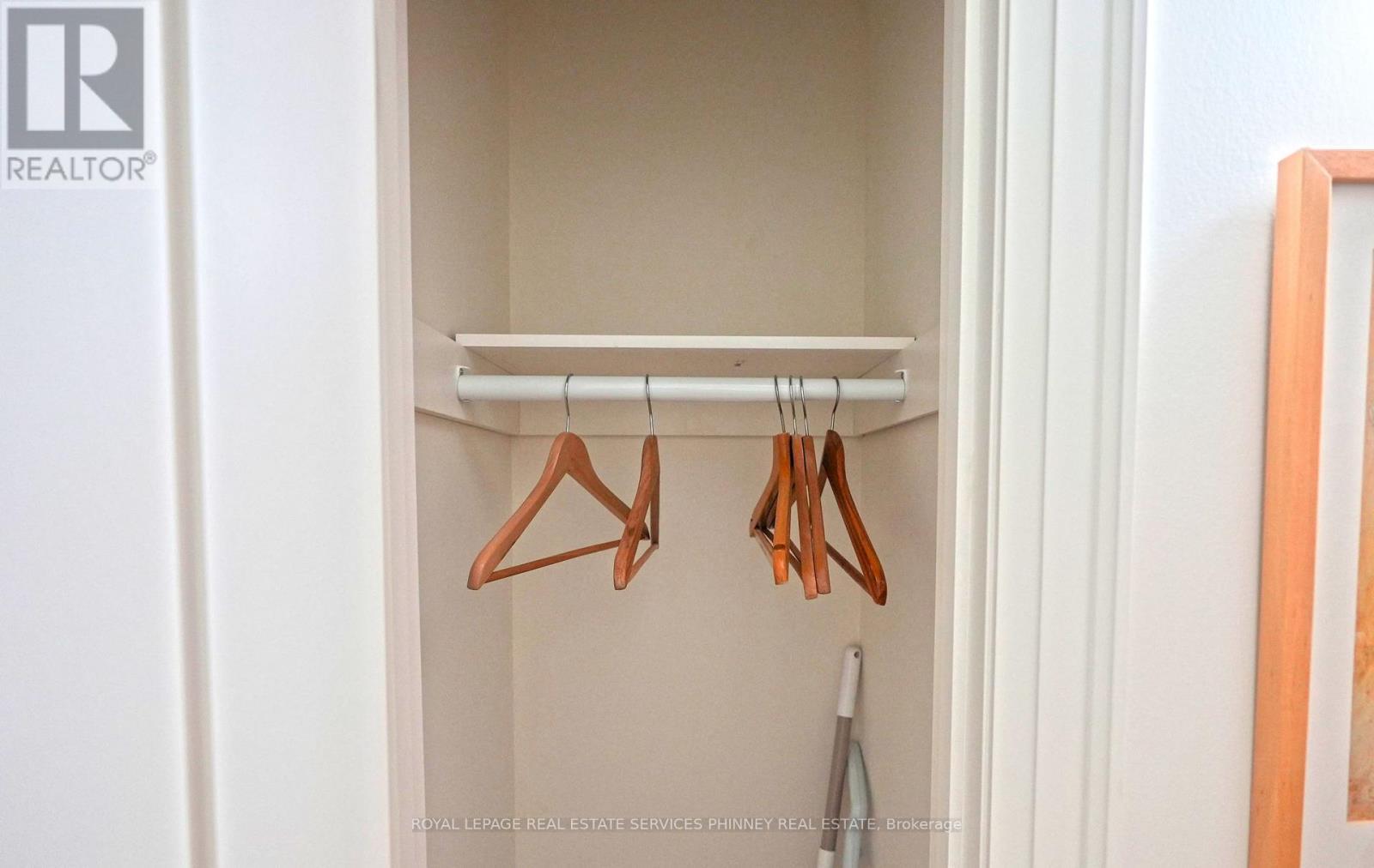 1413 Queen Victoria Avenue, Mississauga, ON - Indoor Photo Showing Other Room