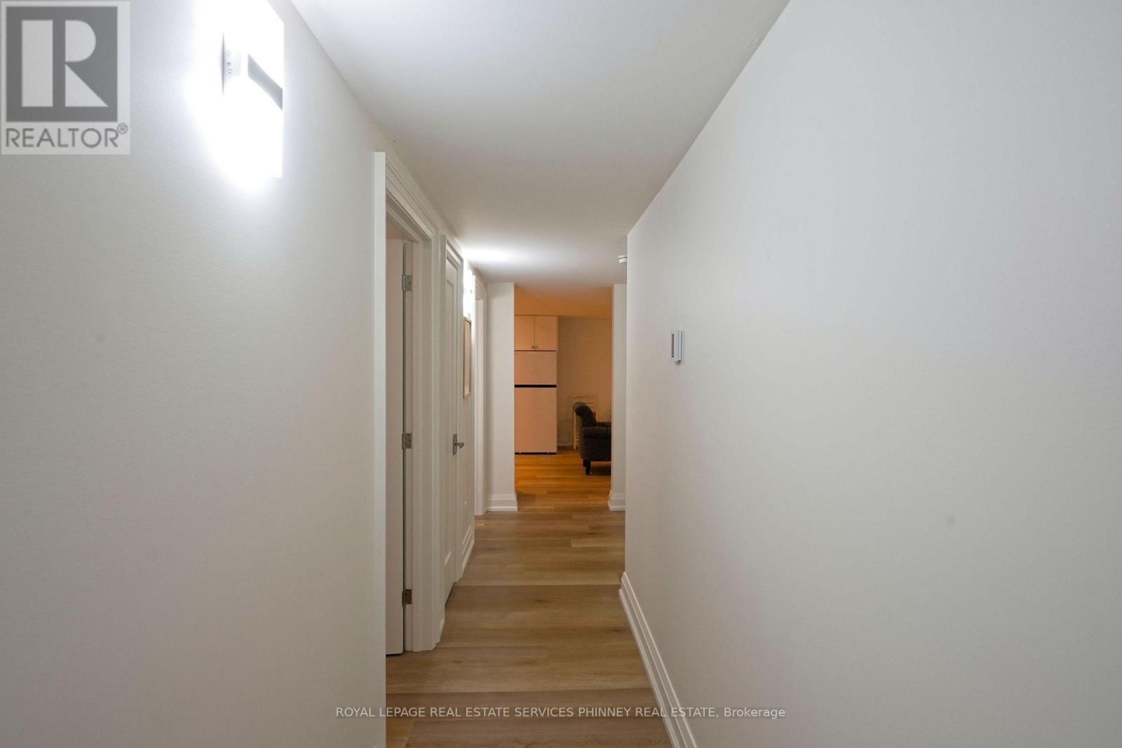 1413 Queen Victoria Avenue, Mississauga, ON - Indoor Photo Showing Other Room
