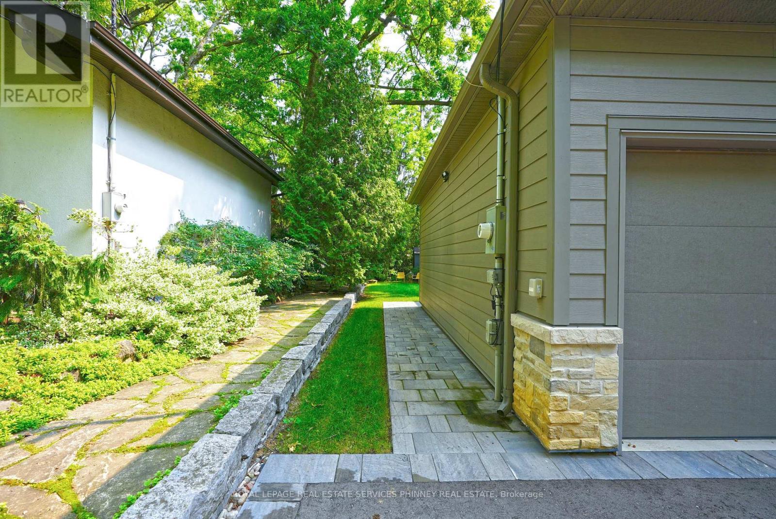 1413 Queen Victoria Avenue, Mississauga, ON - Outdoor With Exterior