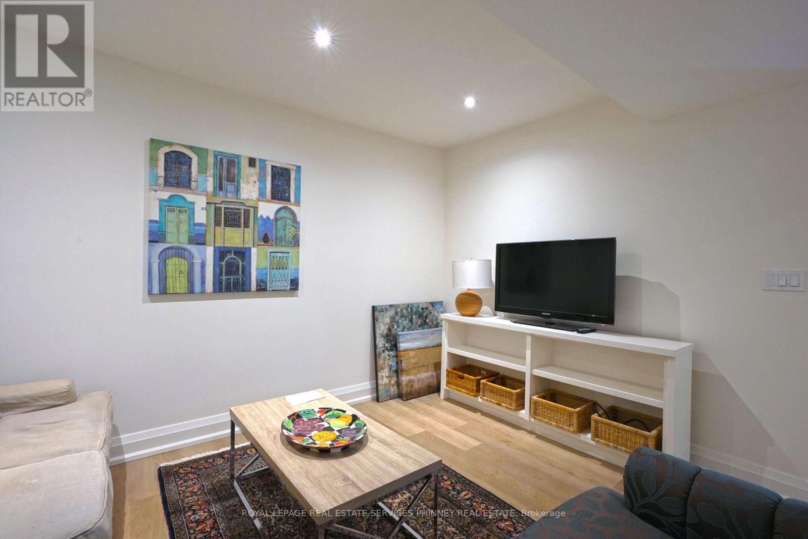 1413 Queen Victoria Avenue, Mississauga, ON - Indoor