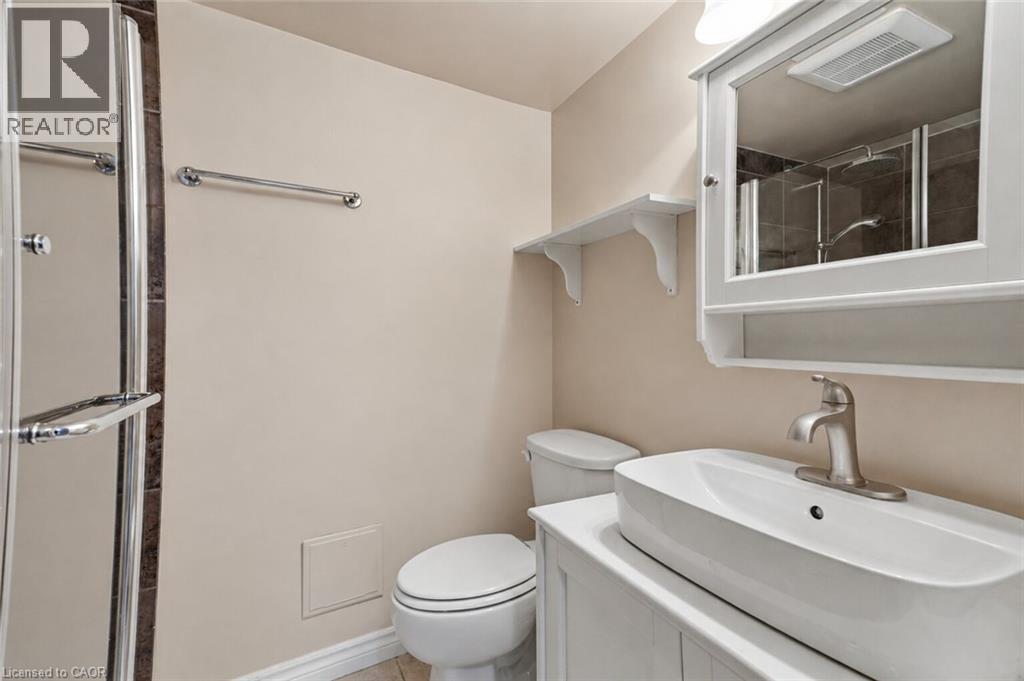 7 Gale Crescent Unit# B3, St. Catharines, ON - Indoor Photo Showing Bathroom