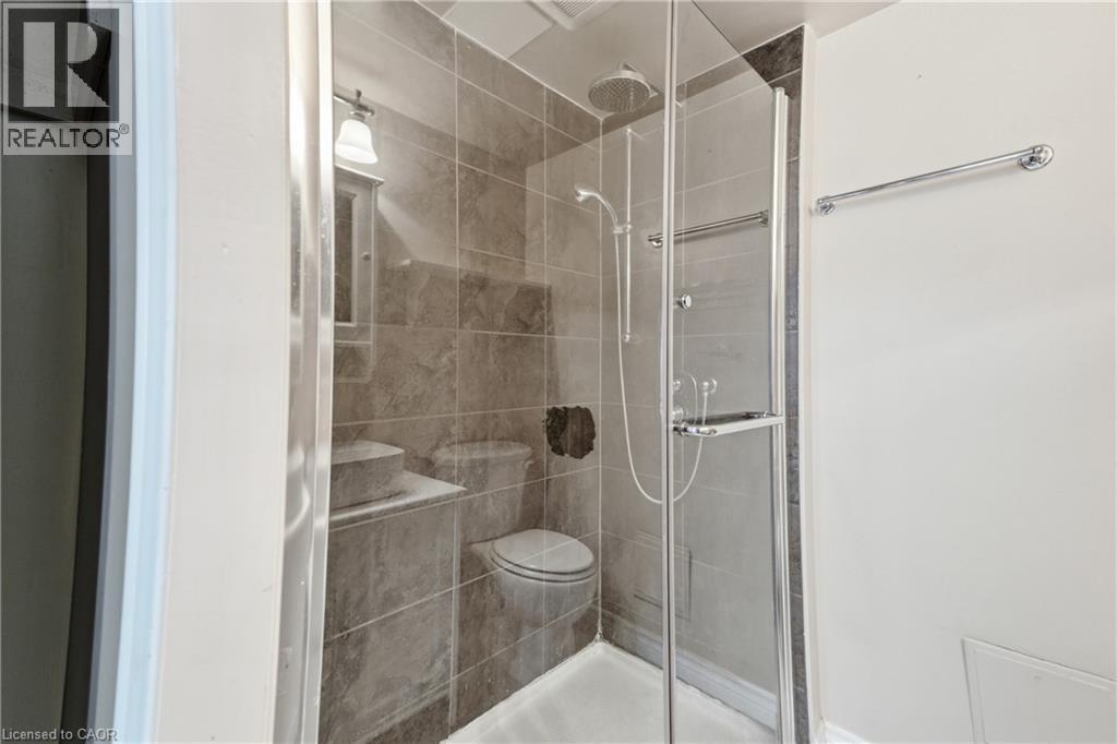 7 Gale Crescent Unit# B3, St. Catharines, ON - Indoor Photo Showing Bathroom