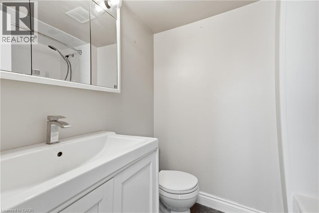 7 Gale Crescent Unit# B3, St. Catharines, ON - Indoor Photo Showing Bathroom