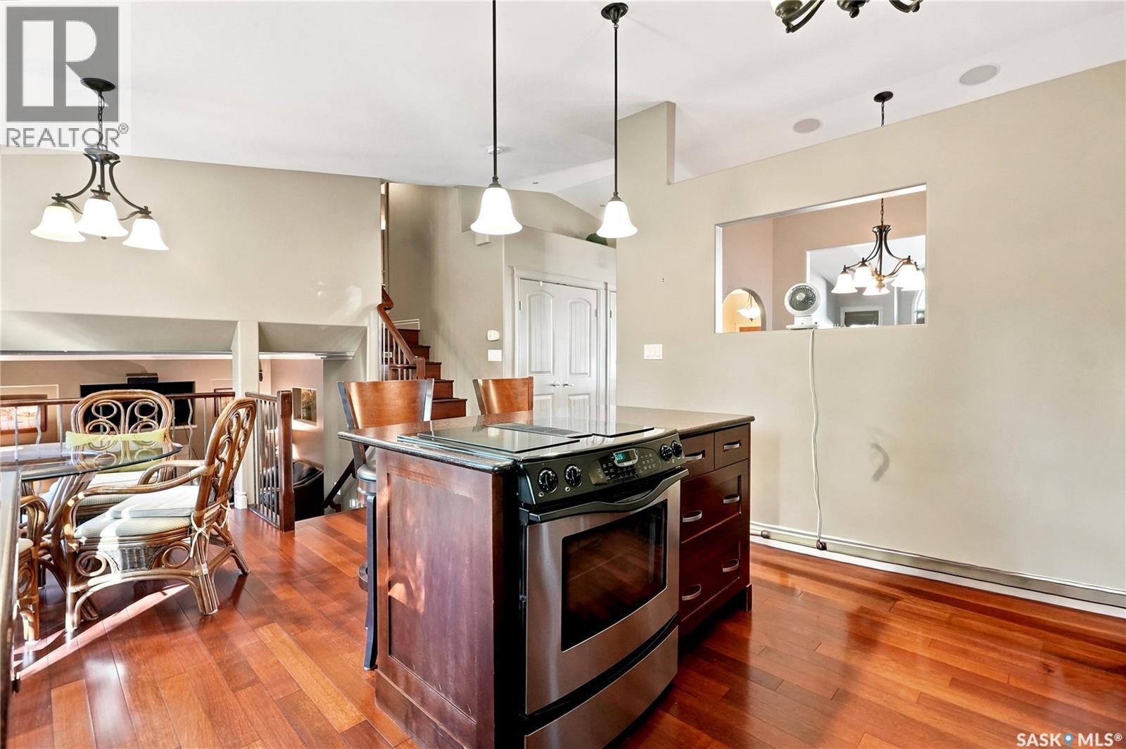 506 Vincent Crescent, Saskatoon, SK - Indoor Photo Showing Kitchen