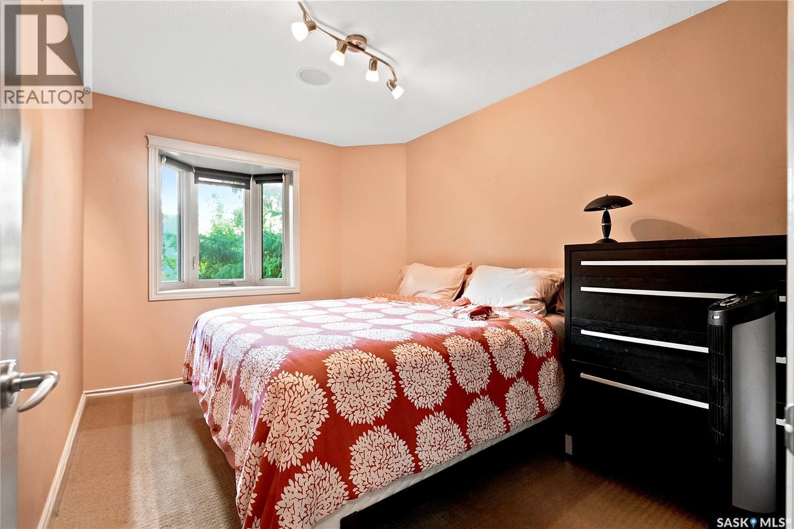 506 Vincent Crescent, Saskatoon, SK - Indoor Photo Showing Bedroom