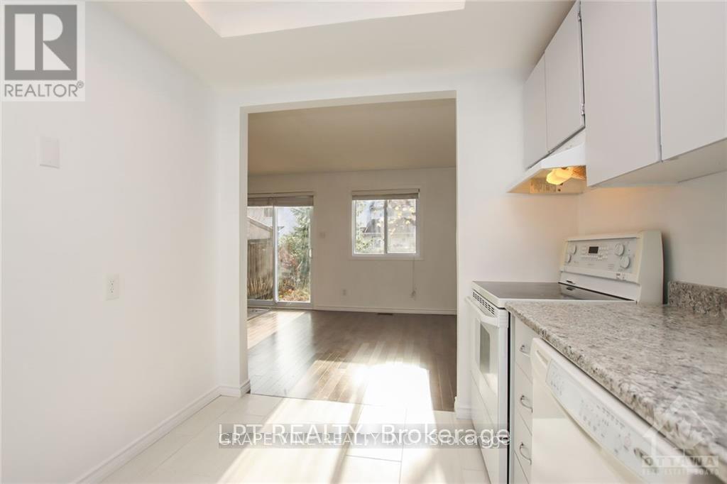 121 Erin Crescent, Ottawa, ON - Indoor