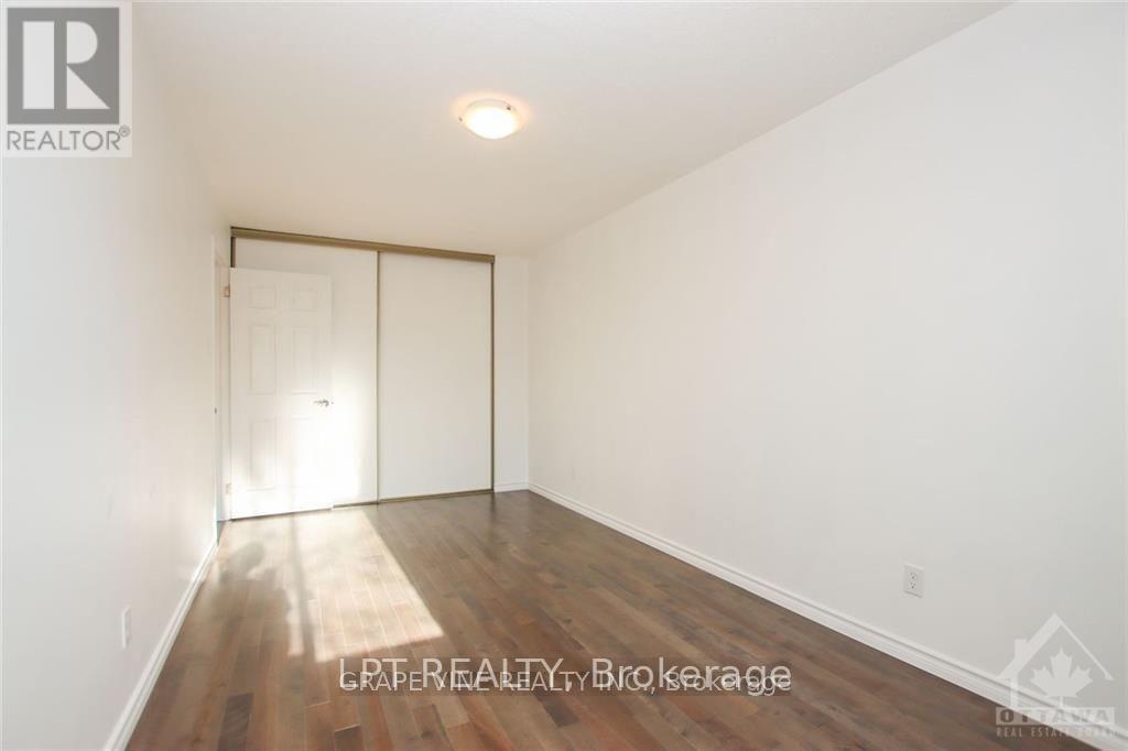 121 Erin Crescent, Ottawa, ON - Indoor Photo Showing Other Room