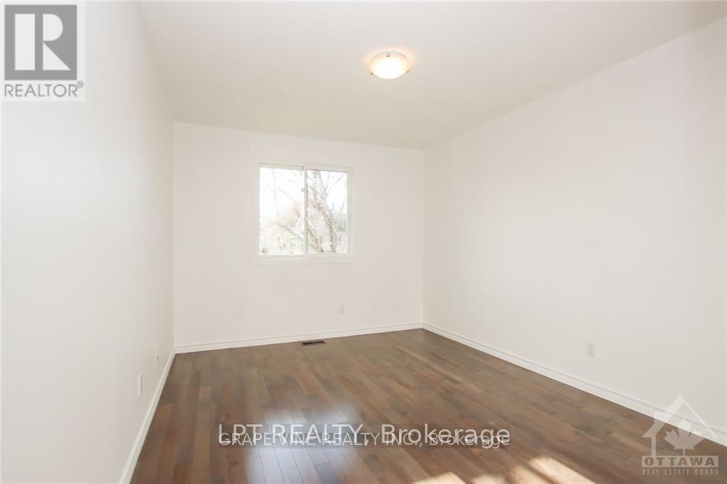 121 Erin Crescent, Ottawa, ON - Indoor Photo Showing Other Room