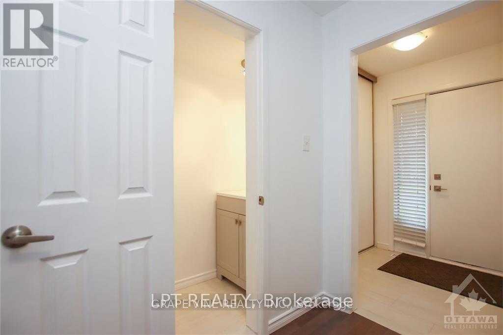 121 Erin Crescent, Ottawa, ON - Indoor Photo Showing Other Room