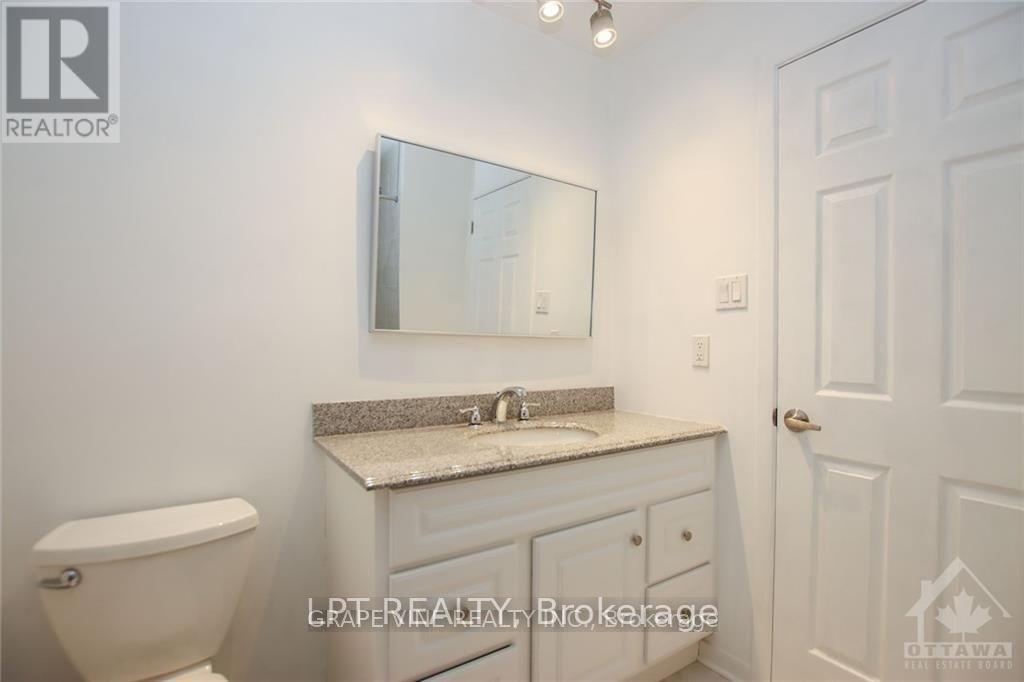 121 Erin Crescent, Ottawa, ON - Indoor Photo Showing Bathroom