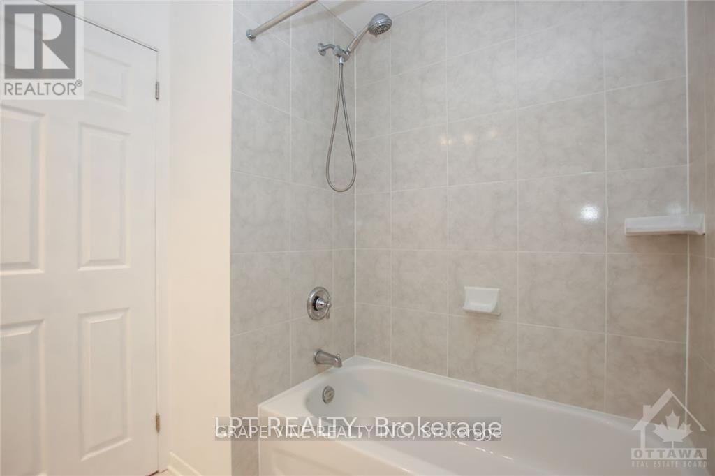121 Erin Crescent, Ottawa, ON - Indoor Photo Showing Bathroom