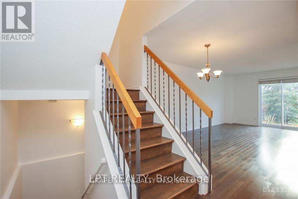 121 Erin Crescent, Ottawa, ON - Indoor Photo Showing Other Room
