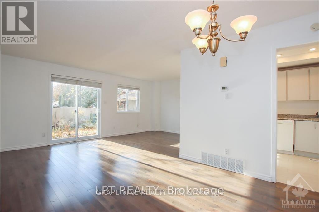 121 Erin Crescent, Ottawa, ON - Indoor
