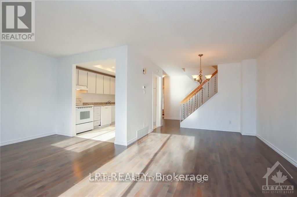 121 Erin Crescent, Ottawa, ON - Indoor