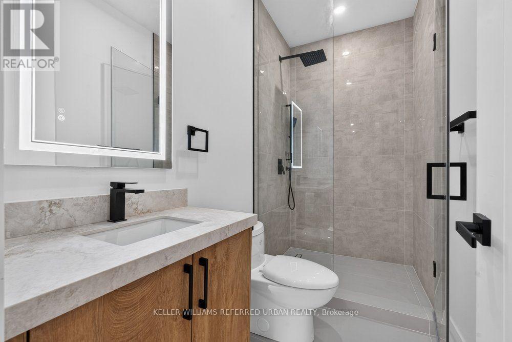 11 Knowles Crescent, Aurora, ON - Indoor Photo Showing Bathroom