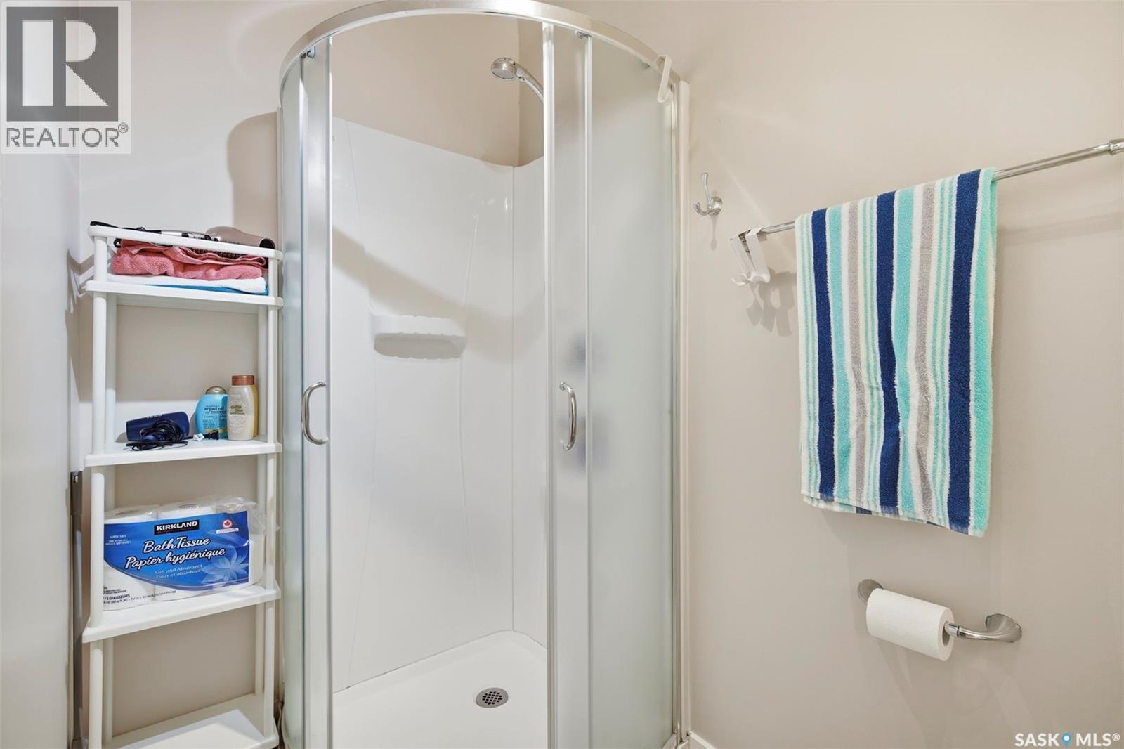 916 Temperance Street, Saskatoon, SK - Indoor Photo Showing Bathroom