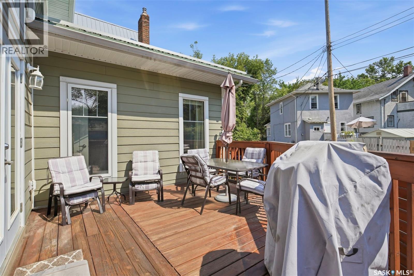 916 Temperance Street, Saskatoon, SK - Outdoor With Deck Patio Veranda With Exterior