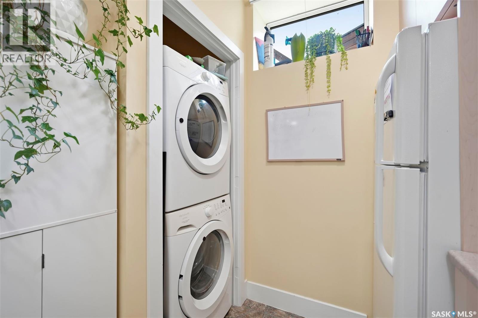 916 Temperance Street, Saskatoon, SK - Indoor Photo Showing Laundry Room