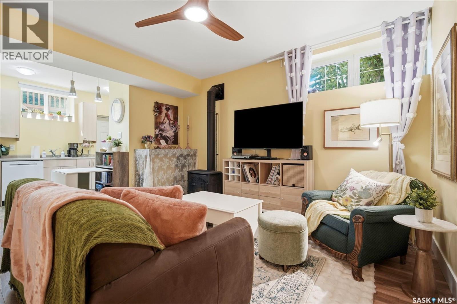 916 Temperance Street, Saskatoon, SK - Indoor