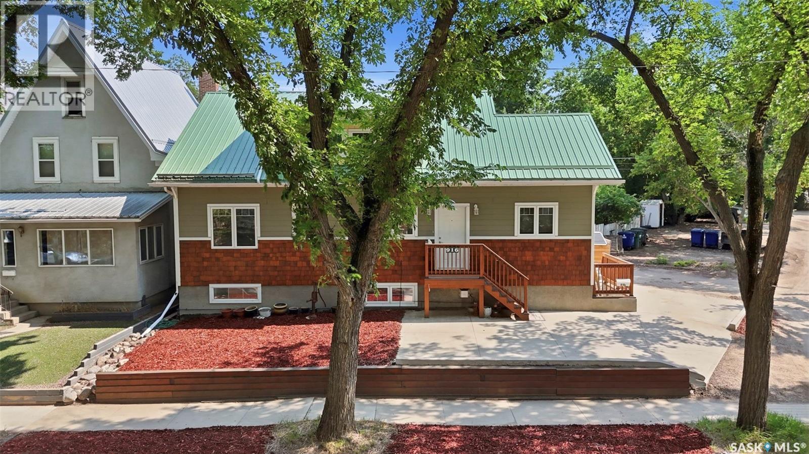 916 Temperance Street, Saskatoon, SK - Outdoor