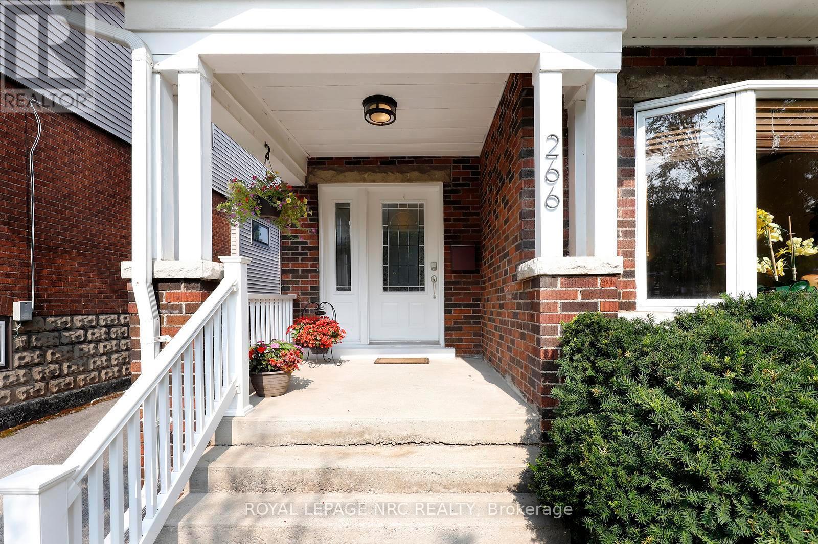 266 London Street S, Hamilton, ON - Outdoor
