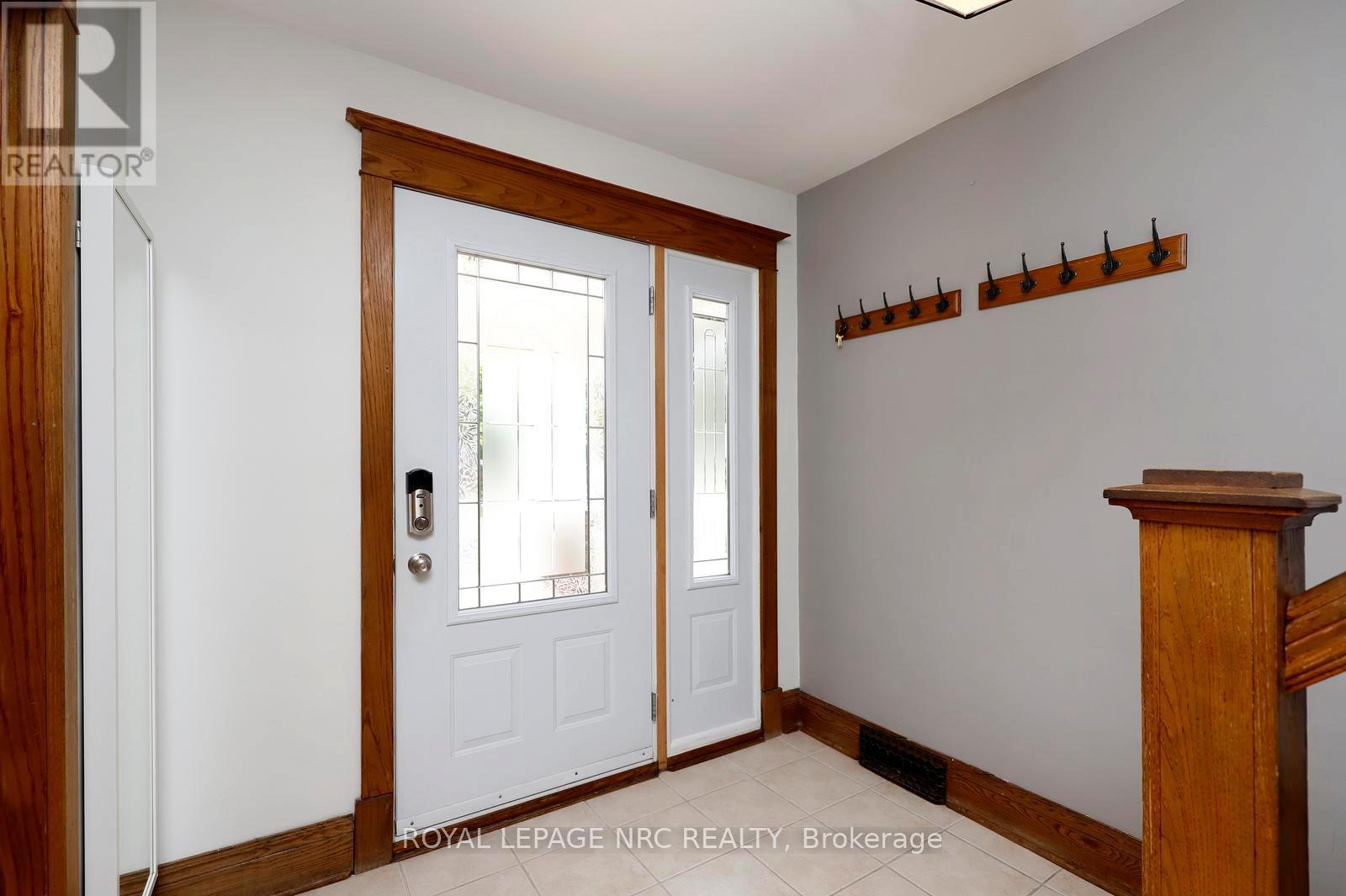 266 London Street S, Hamilton, ON - Indoor Photo Showing Other Room