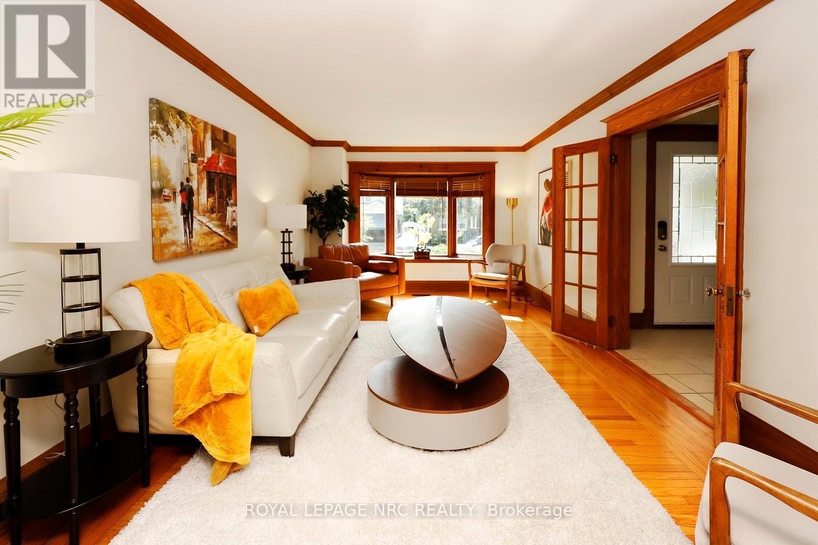 266 London Street S, Hamilton, ON - Indoor