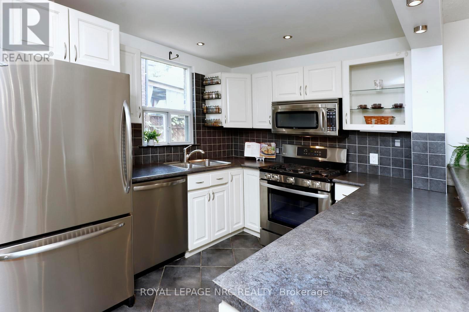 266 London Street S, Hamilton, ON - Indoor Photo Showing Kitchen With Double Sink