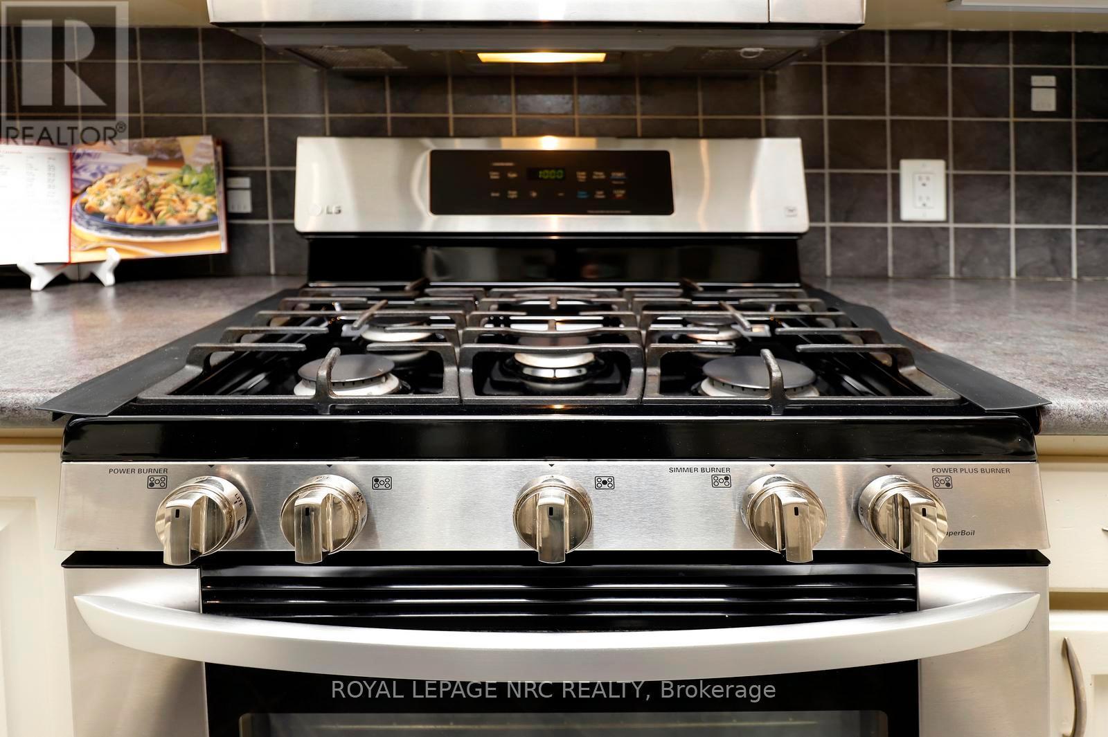 266 London Street S, Hamilton, ON - Indoor Photo Showing Kitchen