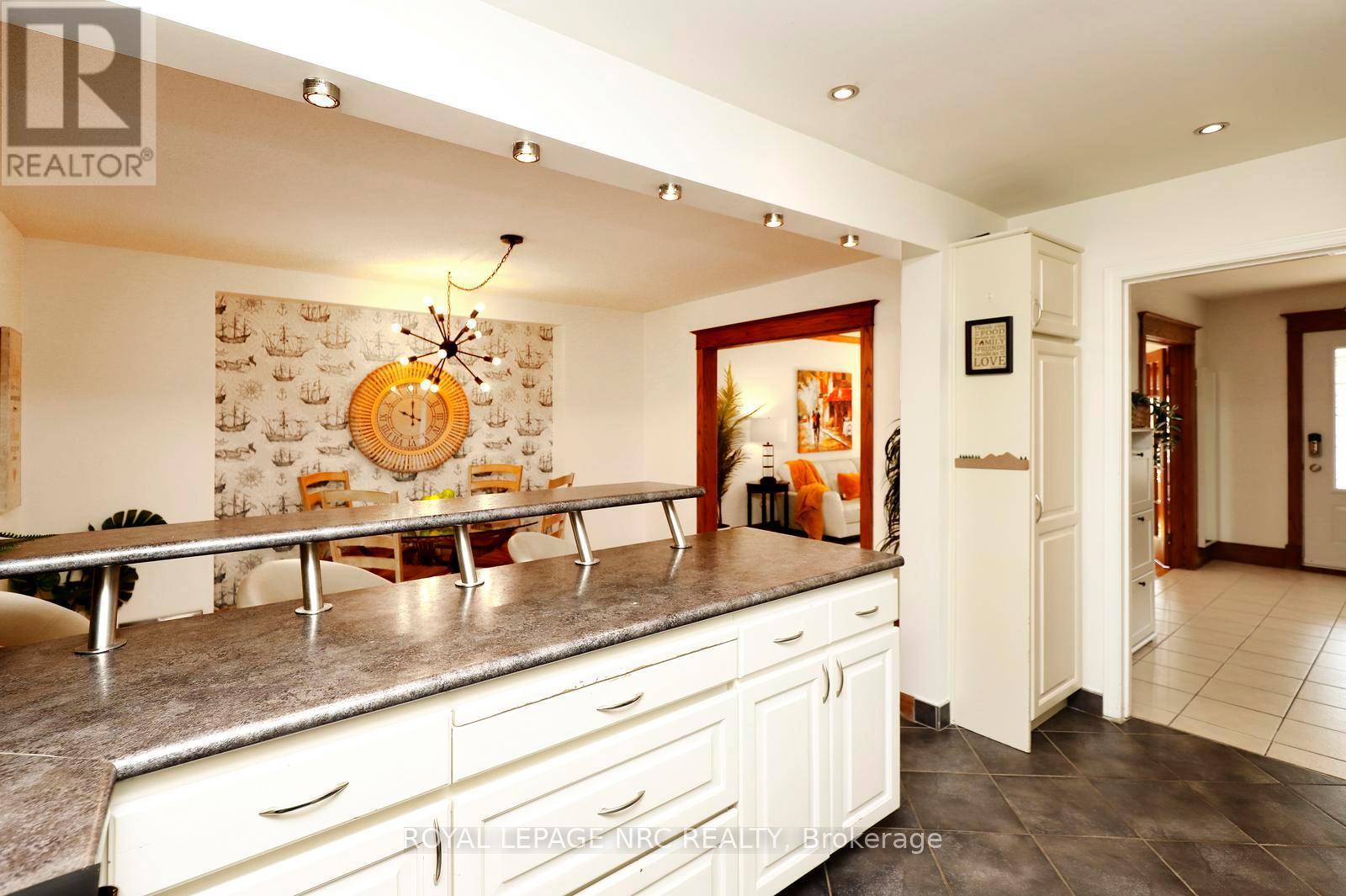 266 London Street S, Hamilton, ON - Indoor Photo Showing Other Room