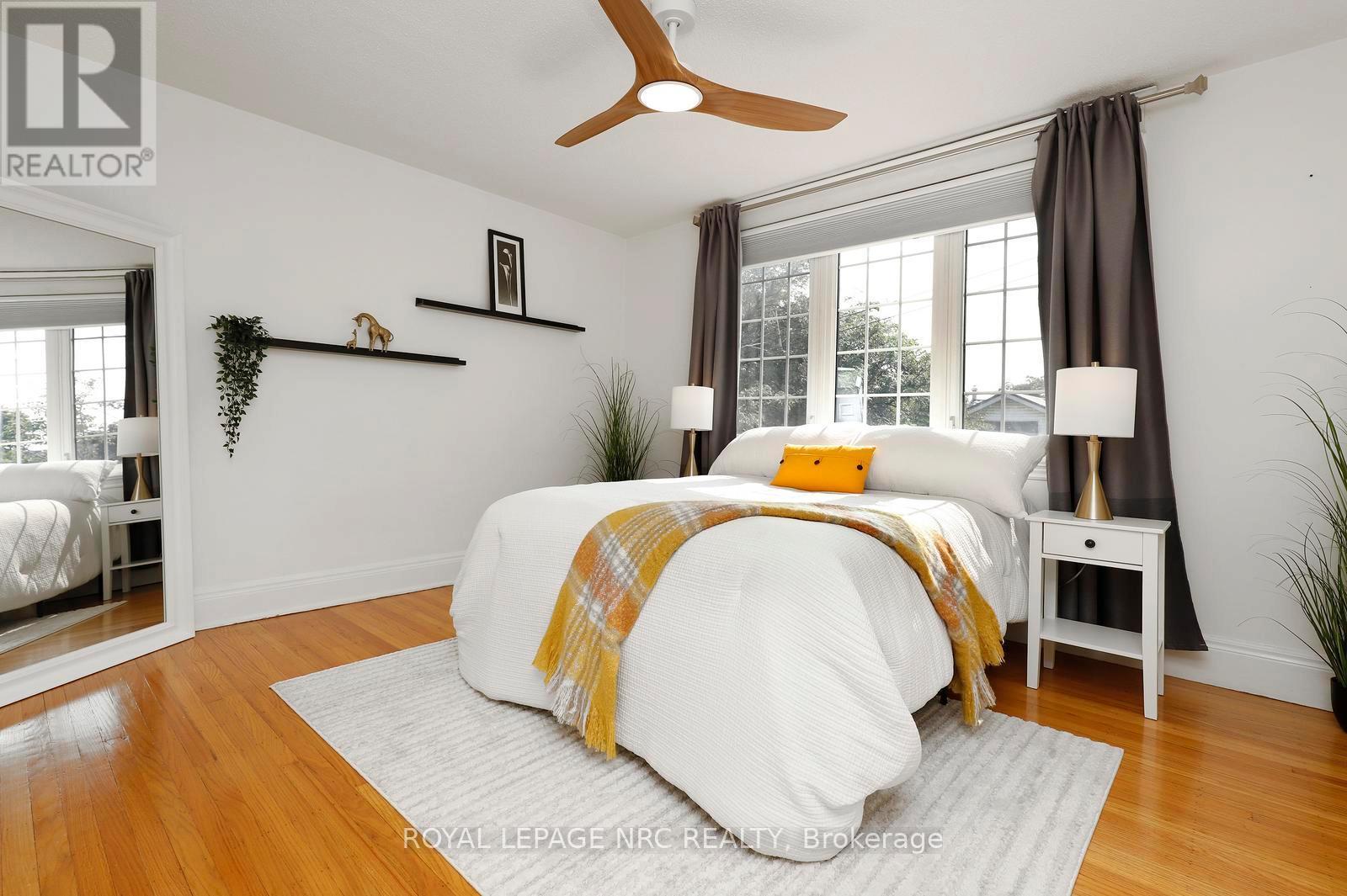 266 London Street S, Hamilton, ON - Indoor Photo Showing Bedroom