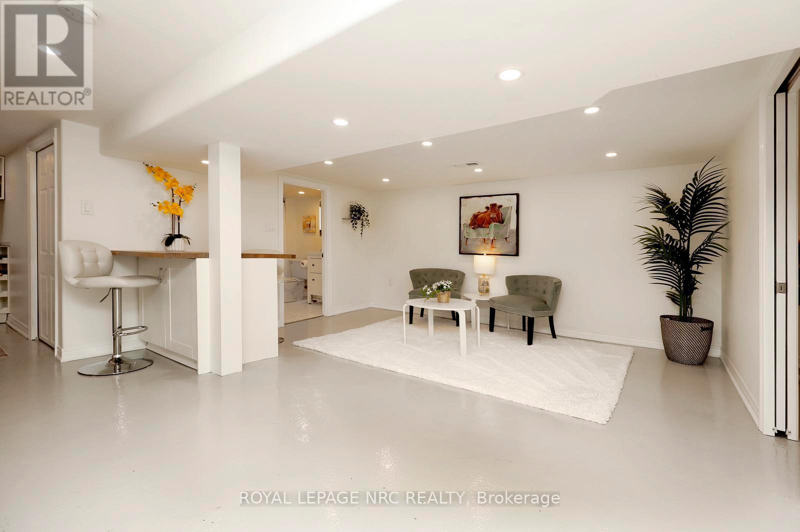 266 London Street S, Hamilton, ON - Indoor Photo Showing Other Room