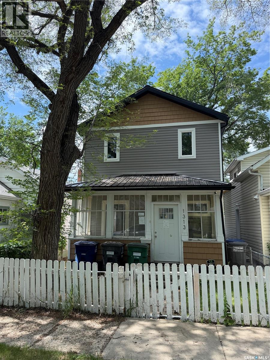 1313 G Avenue N, Saskatoon, SK - Outdoor